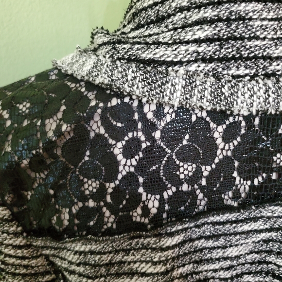 Zoe sweater jacket size medium.  Black and white. - Picture 6 of 11